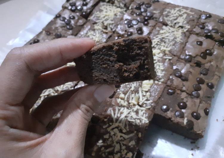 Brownis Panggang Tebel Lembut 3 Telur dengan Oven Tangkring