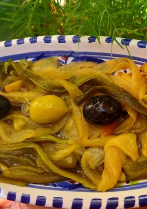 Une photo de Salade de poivron et piment fort grillés 🌶