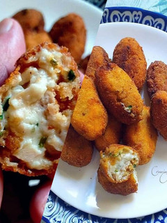 Una foto de Croquetones bombón de pollo abierto asado con doble rebozado