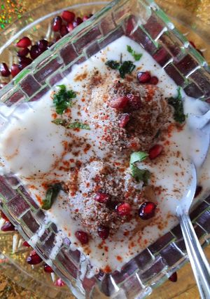 સ્પ્રાઉટ & સોજી & દ્રિ દાળ ના દહીં વડા (Sprout & Sooji Dwi Dal Dahi Vada Recipe In Gujarati) રેસીપી મુખ્ય ફોટો