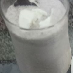A picture of Vanilla oreo milkshake.
