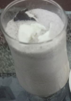 A picture of Vanilla oreo milkshake.