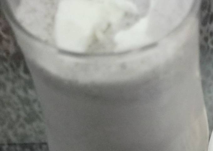 Vanilla oreo milkshake