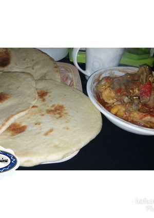 A picture of Chapatti with chicken papar soup.