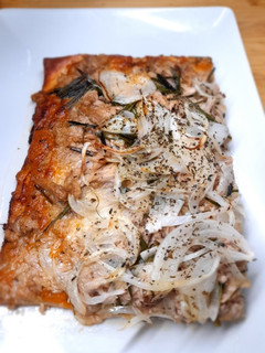 Una foto de Pizza de atún