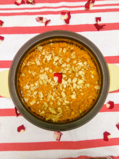 கேரட் அல்வா (Carrot halwa recipe in tamil) செய்முறை முக்கிய புகைப்படம்