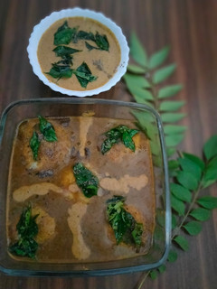 मसाला इडली करी (Masala idli curry recipe in hindi) रेसिपी मुख्य फोटो