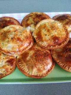 Una foto de Enpanadillas redondas de jamón y queso