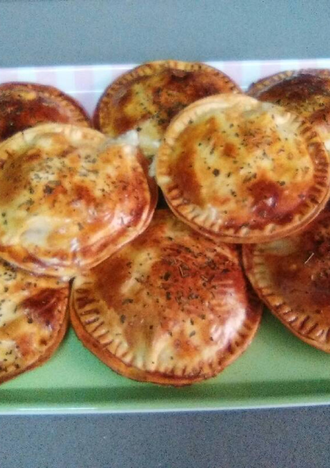 Una foto de Enpanadillas redondas de jamón y queso