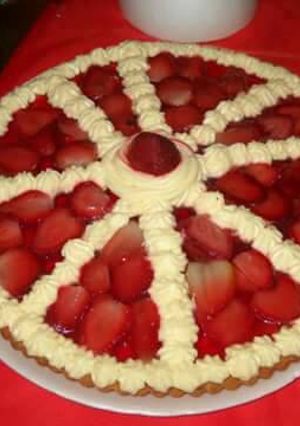 Una foto de Tarta de gelatina y frutilla
