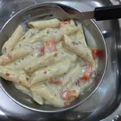 A picture of My recipe for creamy white sauce pasta.