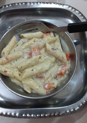 A picture of My recipe for creamy white sauce pasta.