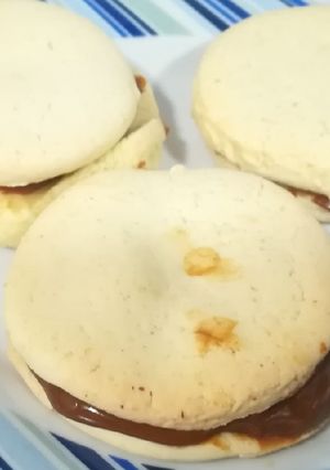Una foto de Alfajores de maicena (Rellenos de Dulce de Leche)