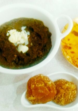 A picture of Sarso ka Saag.