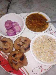 दाल बाटी (dal bati recipe in Hindi) रेसिपी मुख्य फोटो