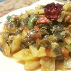 A picture of Hari pyaz Aloo !.