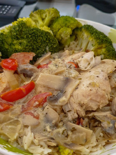 A picture of Creamy white wine chicken kick.
