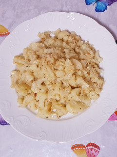 Una foto de Coliflor con ajito y hierbas provenzales