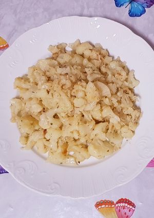 Una foto de Coliflor con ajito y hierbas provenzales