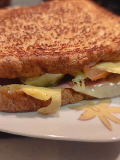 Una foto de Sándwich jamón cocido
