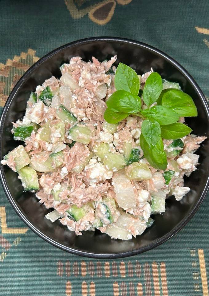 Салат з кисломолочним сиром та тунцем
