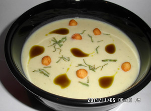 Vichyssoise - Tökéletes krémleves recept póréhagymából és burgonyából recept fotója