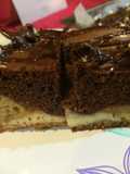 Pastel cremoso de dos chocolates y caramelo
