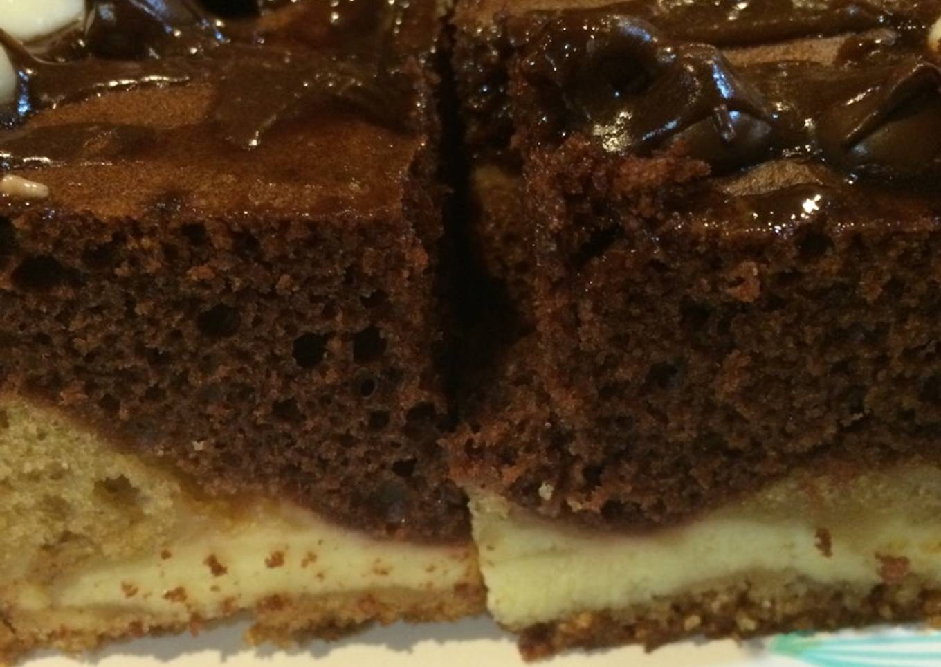 Pastel cremoso de dos chocolates y caramelo