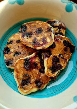O poză a rețetei Mini pancakes cu iaurt și afine.