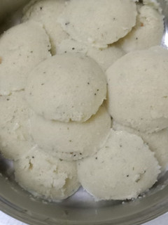ரவா இட்லி(rava idli recipe in tamil) செய்முறை முக்கிய புகைப்படம்