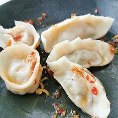 Steam chicken dumplings A picture of Steam chicken dumplings.