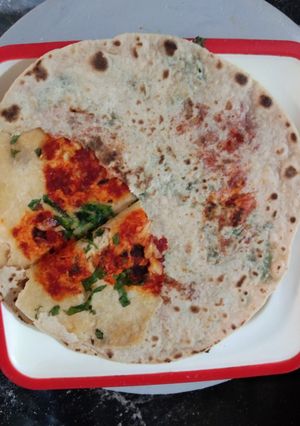 મસાલા લસણ રોટી (Masala Lasan Roti Recipe In Gujarati) રેસીપી મુખ્ય ફોટો