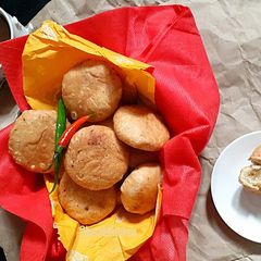 A picture of Cheesy Onion Kachori.