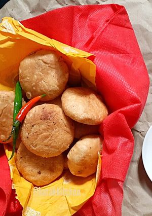 A picture of Cheesy Onion Kachori.