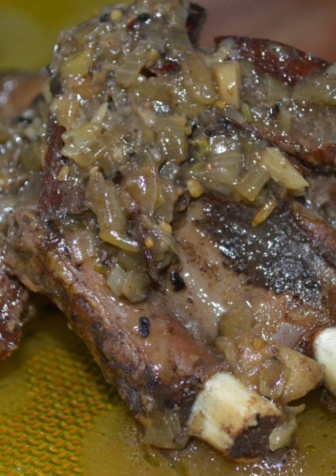 Una foto de Costillitas de cerdo braceadas
