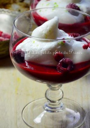 Une photo de Île flottante vegan à l'aquafaba