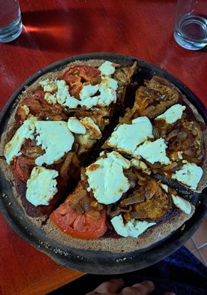 Una foto de Pizza integral saludable