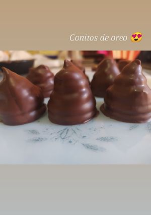 Una foto de Conos de oreo y dulce de leche