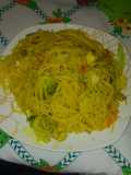 Espagueti con vegetales al estilo oriental