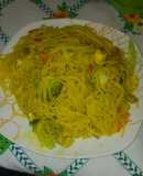 Espagueti con vegetales al estilo oriental