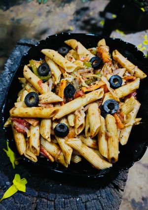 A picture of Penne pasta with vegetables.