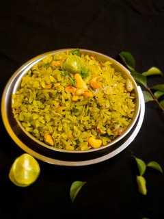 हरा पोहा (hara Poha recipe in hindi रेसिपी मुख्य फोटो