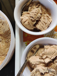 કાજુ નુટેલ્લા આઈસ્ક્રીમ(kaju Nutella ice cream recipe in Gujarati) રેસીપી મુખ્ય ફોટો