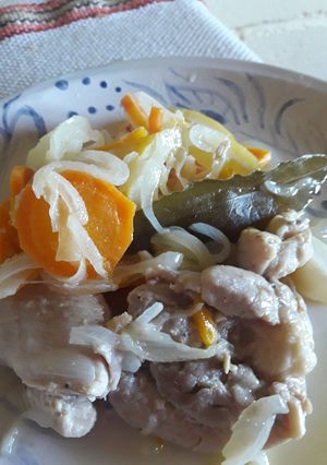 Una foto de Escabeche de pollo en olla presión