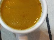 Una foto de leche dorada cúrcuma