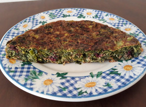Una foto de Tortilla verduras verdes varias