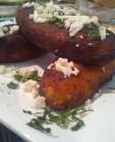 Molotes de plátano con caraotas negras y queso