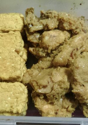 Foto resep Ungkep ayam dan tempe bumbu lengkuas