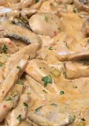 Tejszínes csirkemell gombával recept fotója