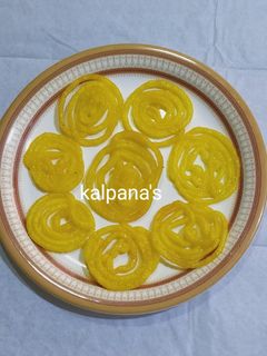 जिलेबी (jalebi recipe in marathi) रेसिपी चे मुख्य फोटो